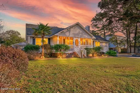 104 NE 34th St, Oak Island, NC 28465