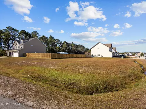 Exterior - 404 Kinroff Dr, Hubert, NC 28539 photo 4 of 8