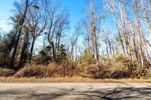 107 Tradewinds Rd, Newport, NC 28570