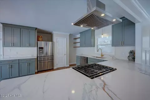 305 Country Club Dr, Trent Woods, NC 28562