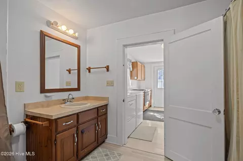 Bath - 664 Seashore Dr, Atlantic, NC 28511 photo 2 of 4