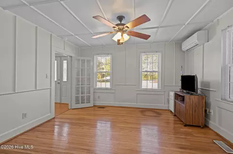 Living - 664 Seashore Dr, Atlantic, NC 28511 photo 2 of 4