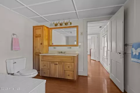 Bath - 664 Seashore Dr, Atlantic, NC 28511 photo 3 of 4
