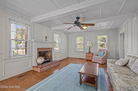 Living - 664 Seashore Dr, Atlantic, NC 28511 photo 3 of 4