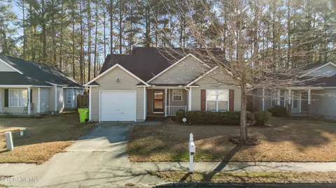 4631 Rainmaker Dr, New Bern, NC 28562