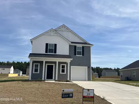 284 Happy Trail Rd, Aberdeen, NC 28315