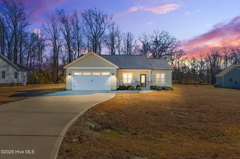 102 Hawk Pl, Goldsboro, NC 27530