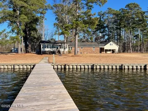 651 Smith Shore Rd, Belhaven, NC 27810