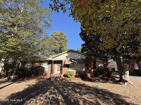 1703 Englewood Dr, Greenville, NC 27858