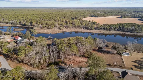 180 Henderson Dr, Newport, NC 28570