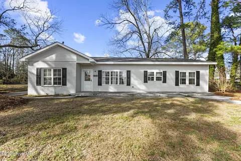 124 Hc Powers Rd, Wallace, NC 28466