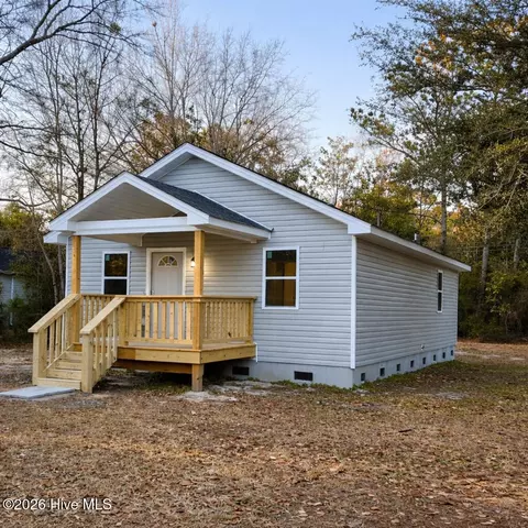 114 Nesmith St, Tabor City, NC 28463