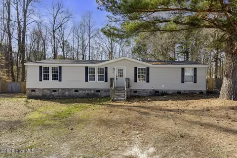 113 Indian Cave Dr, Richlands, NC 28574