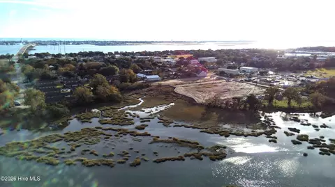 2411 E Myrtle St, Morehead City, NC 28557