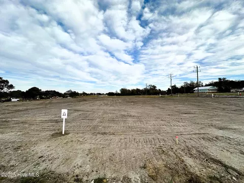 604 N 25th St, Morehead City, NC 28557