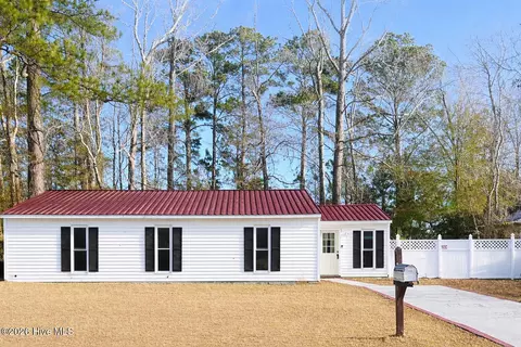 329 Lakewood Dr, Jacksonville, NC 28546