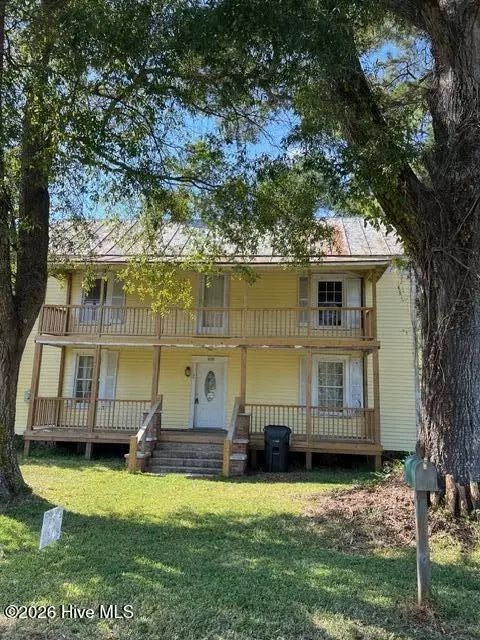 610 Jenkins Ave, Maysville, NC 28555
