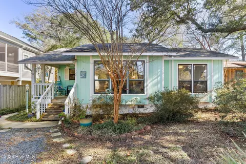 322 NE 48th St, Oak Island, NC 28465