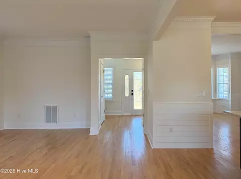 Entry Way - 114 Cove Side Ln, Hampstead, NC 28443 photo 6 of 7