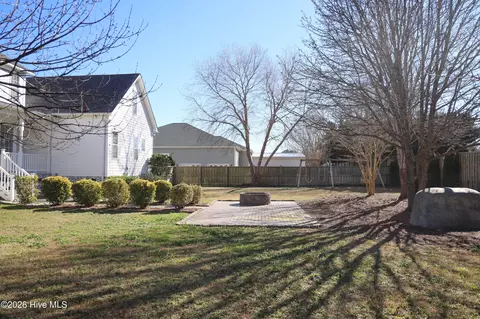 Exterior - 114 Cove Side Ln, Hampstead, NC 28443 photo 10 of 22
