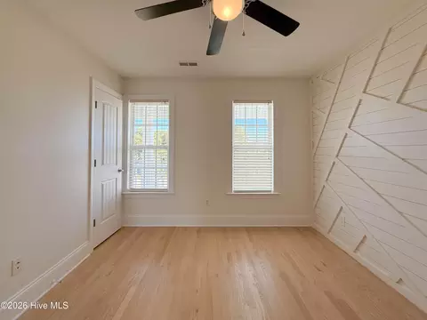 Bedroom - 114 Cove Side Ln, Hampstead, NC 28443 photo 10 of 13