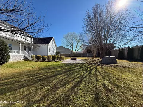 Exterior - 114 Cove Side Ln, Hampstead, NC 28443 photo 13 of 22