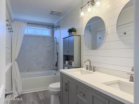 Bath - 114 Cove Side Ln, Hampstead, NC 28443 photo 10 of 12