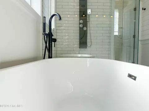 Bath - 114 Cove Side Ln, Hampstead, NC 28443 photo 5 of 12