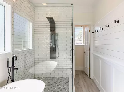Bath - 114 Cove Side Ln, Hampstead, NC 28443 photo 1 of 12