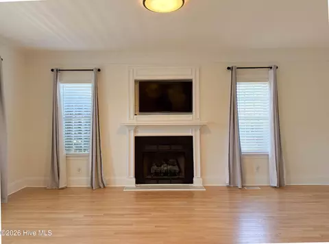 Living - 114 Cove Side Ln, Hampstead, NC 28443 photo 4 of 4