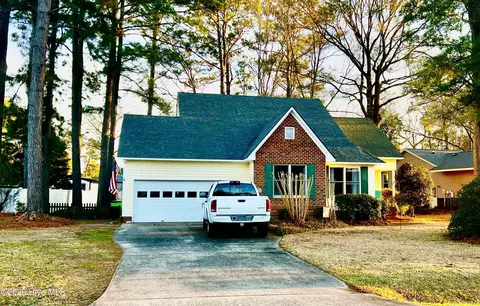 813 Plantation Dr, New Bern, NC 28562