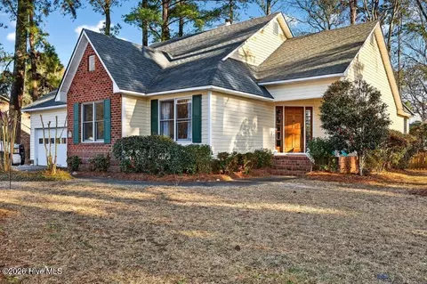 813 Plantation Dr, New Bern, NC 28562