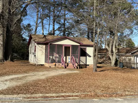 402 Roosevelt St, Laurinburg, NC 28352