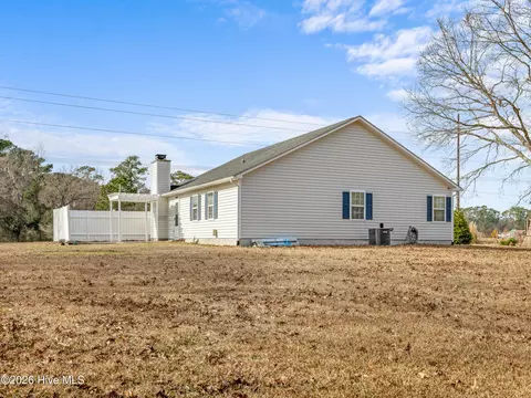 Exterior - 378 Riggs Rd, Hubert, NC 28539 photo 6 of 8
