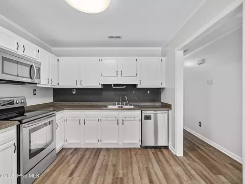 Kitchen - 378 Riggs Rd, Hubert, NC 28539 photo 3 of 4