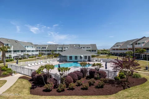 9201 Coast Guard Rd #F102, Emerald Isle, NC 28594