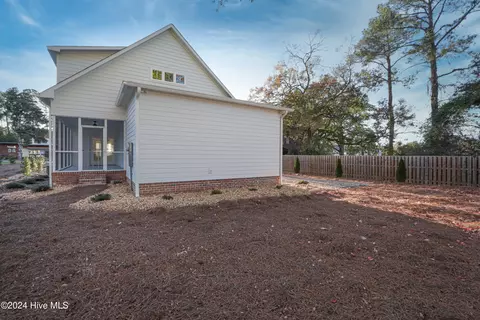 Exterior - 30 Medlin Rd, Pinehurst, NC 28374 photo 8 of 9