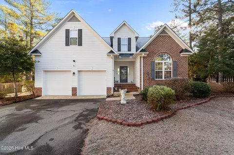 8 Carter Ln, Pinehurst, NC 28374