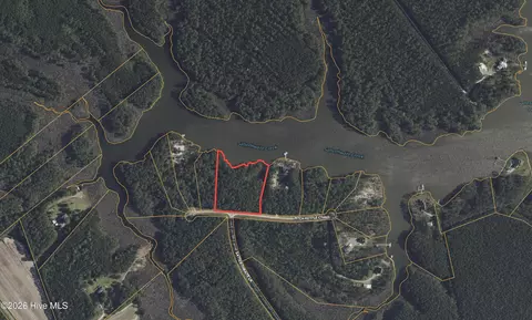 8 Pitch Kettle Ct, Belhaven, NC 27810