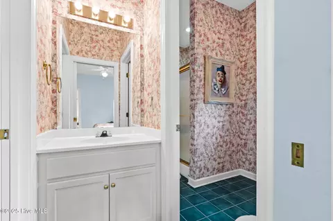 Bath - 178 Edgewater Cir, Sunset Beach, NC 28468 photo 6 of 7