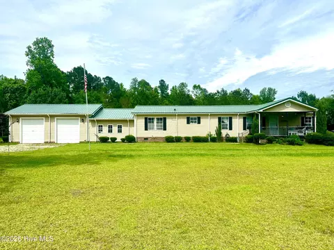 3984 Pocosin Rd, Lake Waccamaw, NC 28450