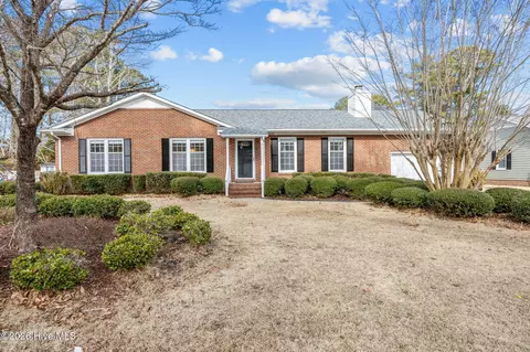 2608 Northwoods Dr, Jacksonville, NC 28540