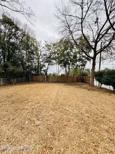Exterior - 532 E 2nd St, Washington, NC 27889 photo 6 of 8