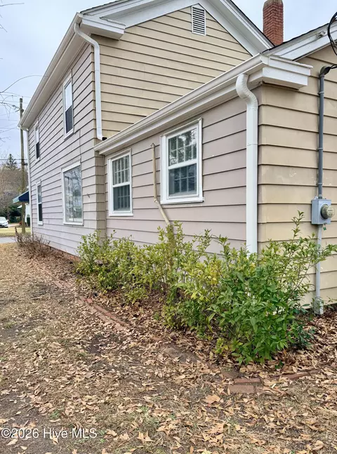 Exterior - 532 E 2nd St, Washington, NC 27889 photo 4 of 8