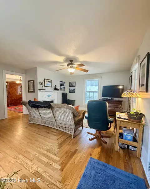 Living - 532 E 2nd St, Washington, NC 27889 photo 1 of 3