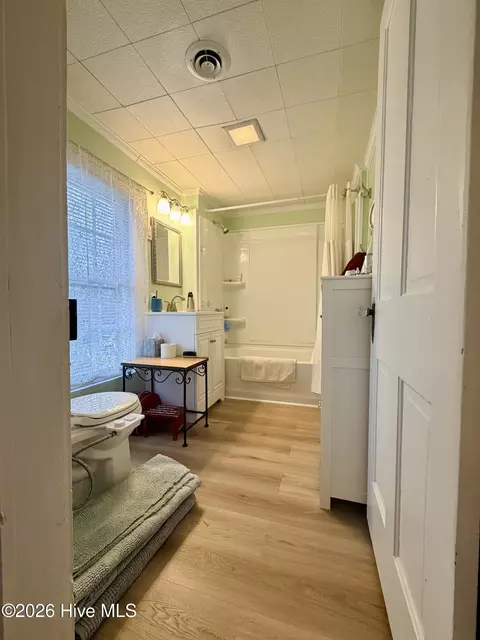 Bath - 532 E 2nd St, Washington, NC 27889 photo 3 of 4