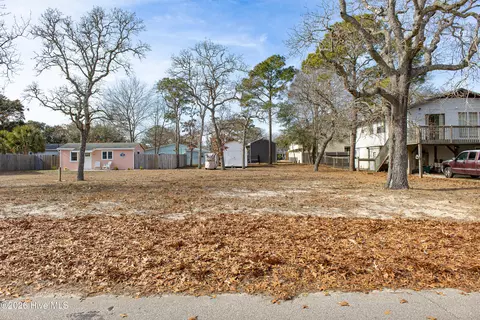 133 NE 7th St, Oak Island, NC 28465