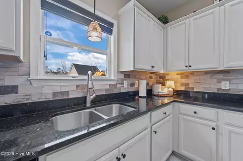 Kitchen - 304 Bear Run, Maple Hill, NC 28454 photo 3 of 6