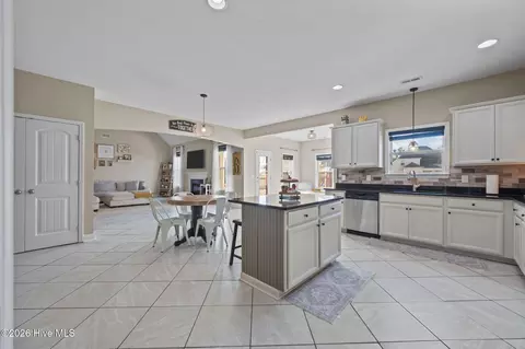 Kitchen - 304 Bear Run, Maple Hill, NC 28454 photo 4 of 6