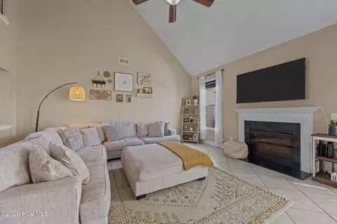 Living - 304 Bear Run, Maple Hill, NC 28454 photo 1 of 1